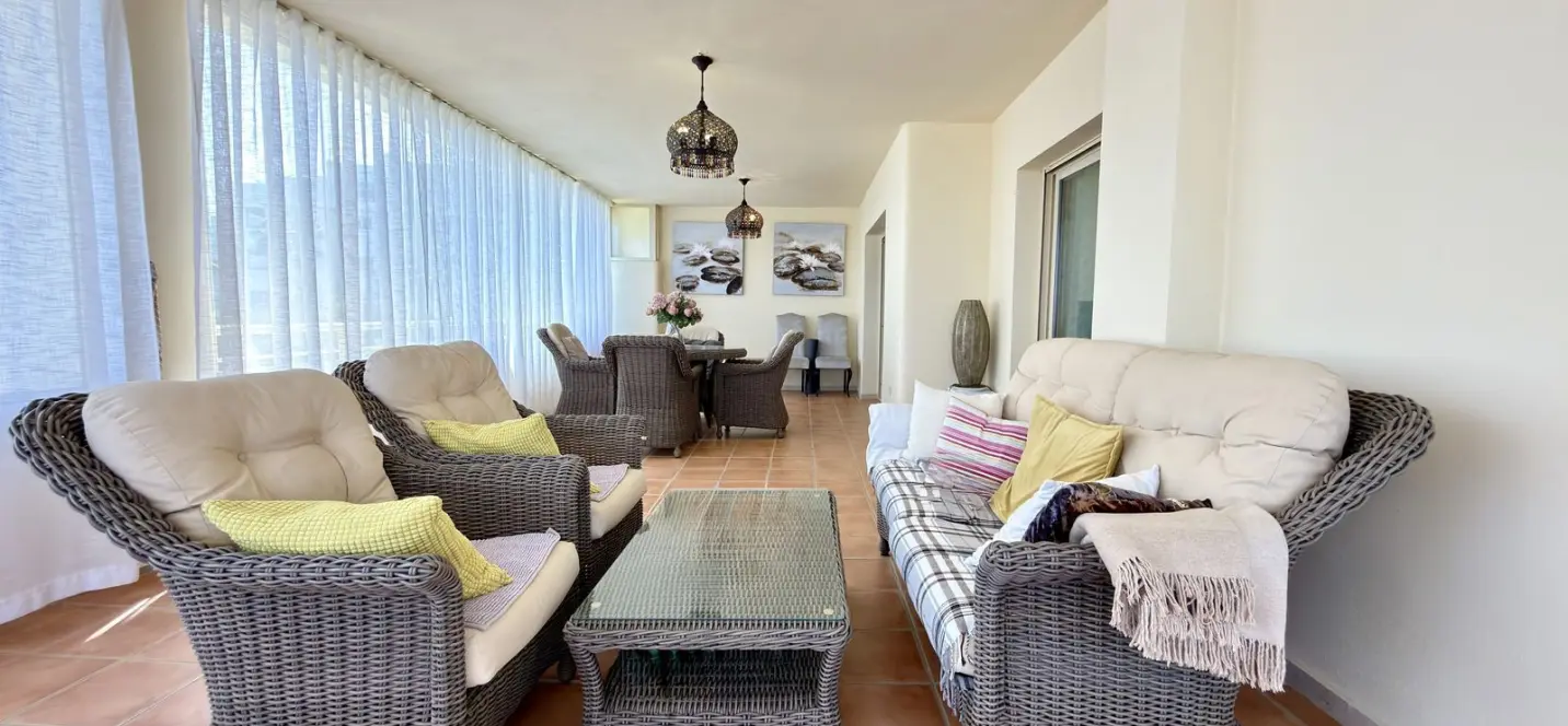Venta de apartamento en planta media en El Faro 3