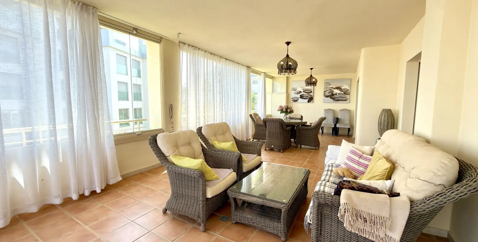 Venta de apartamento en planta media en El Faro 8