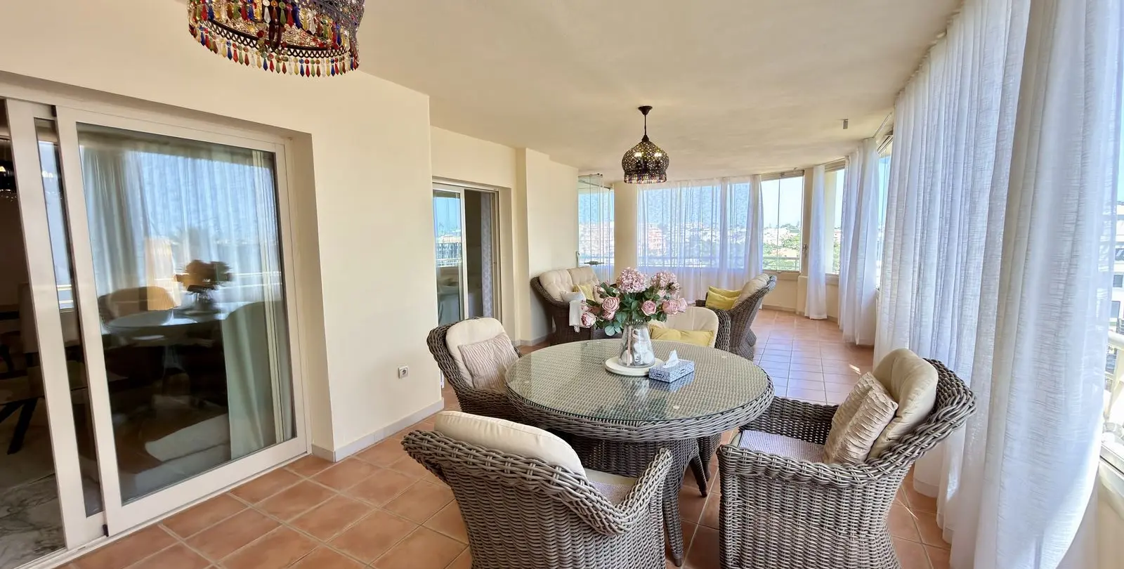 Venta de apartamento en planta media en El Faro 10