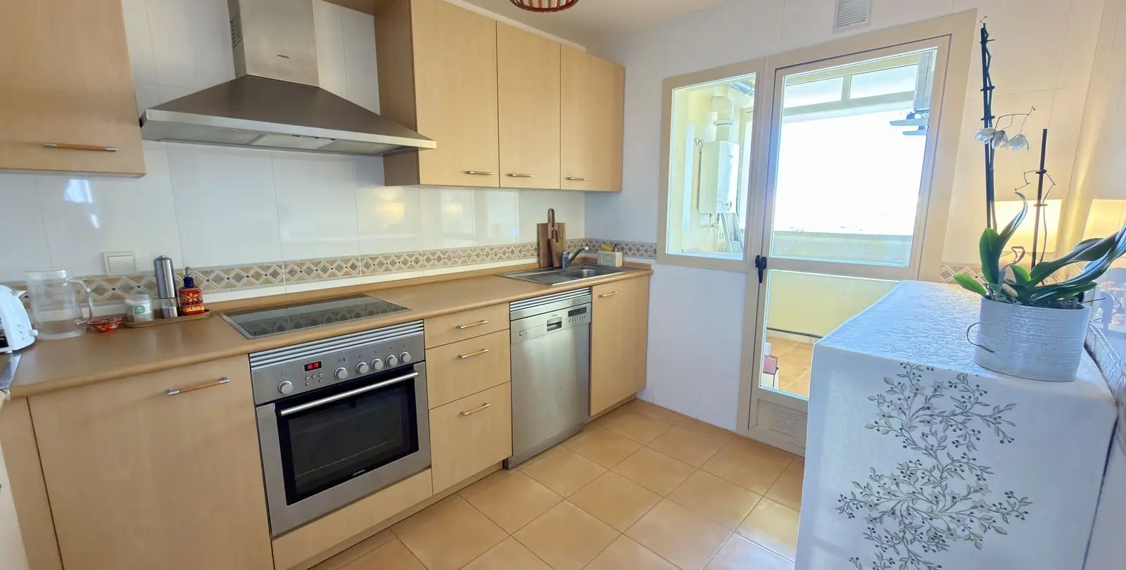 Venta de apartamento en planta media en El Faro 12