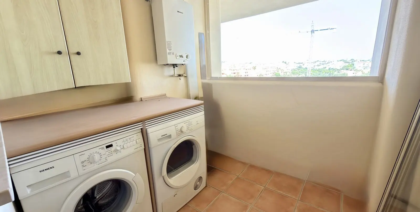 Venta de apartamento en planta media en El Faro 14