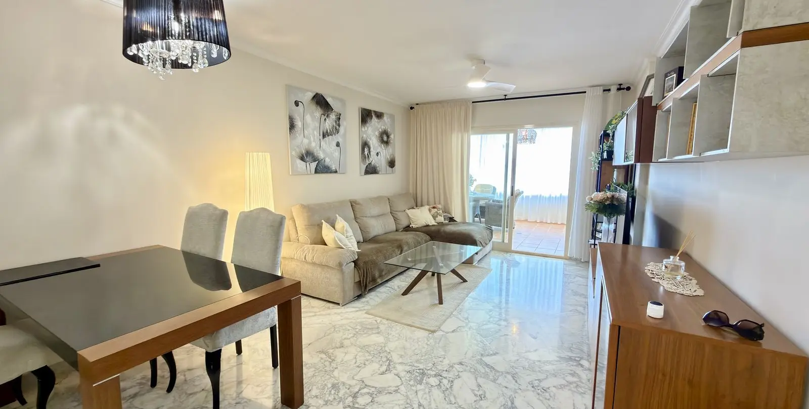 Venta de apartamento en planta media en El Faro 15