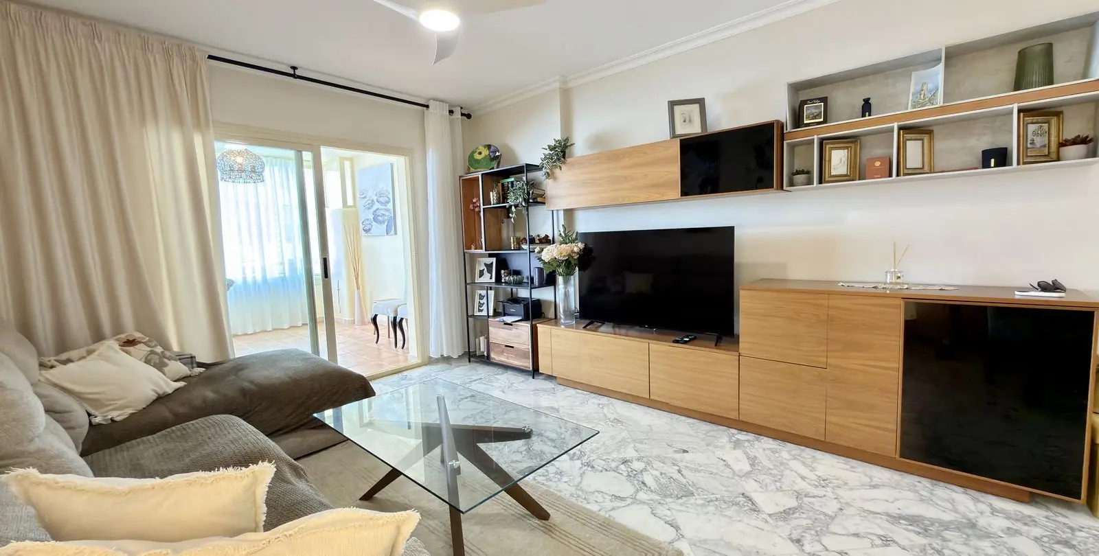 Venta de apartamento en planta media en El Faro 18