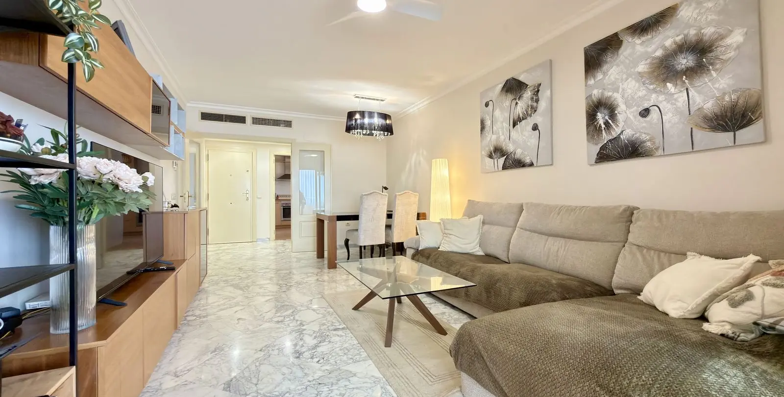 Venta de apartamento en planta media en El Faro 19