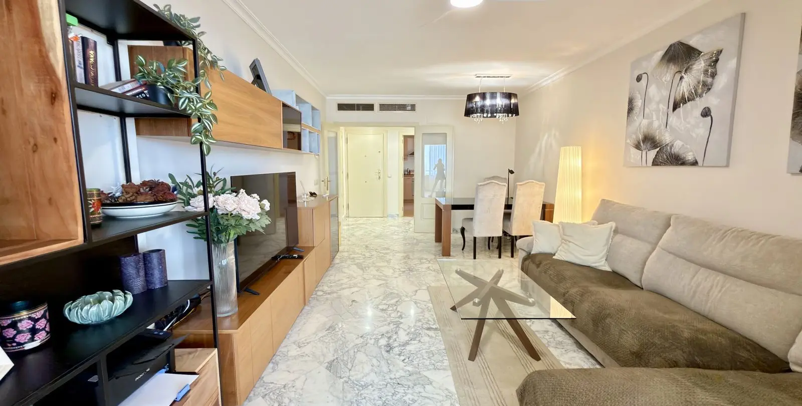 Venta de apartamento en planta media en El Faro 20