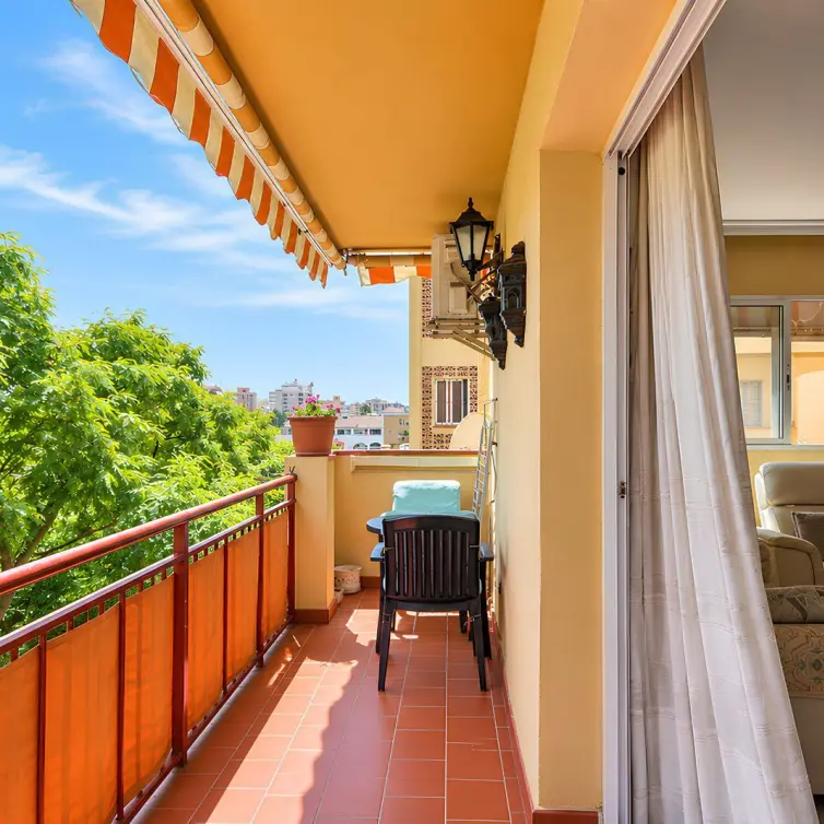 Sale of middle floor apartment in Fuengirola