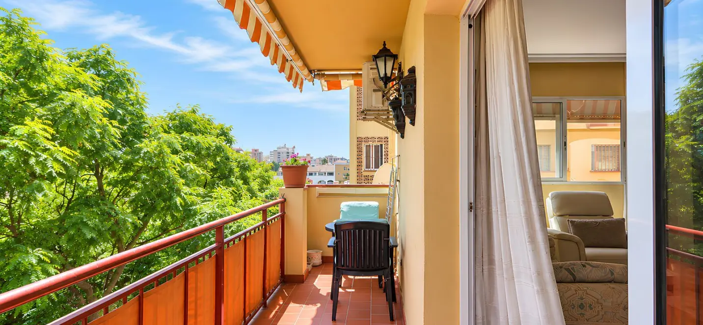 Sale of middle floor apartment in Fuengirola 0