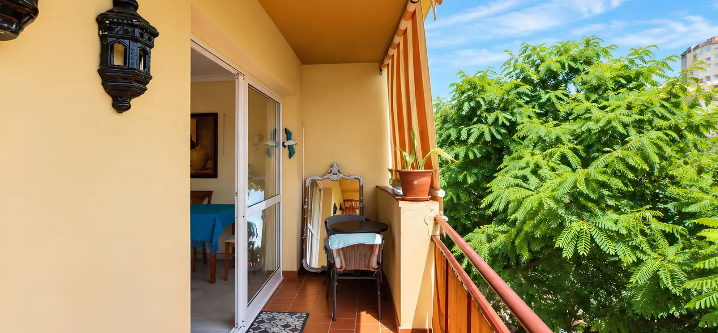 Sale of middle floor apartment in Fuengirola 1