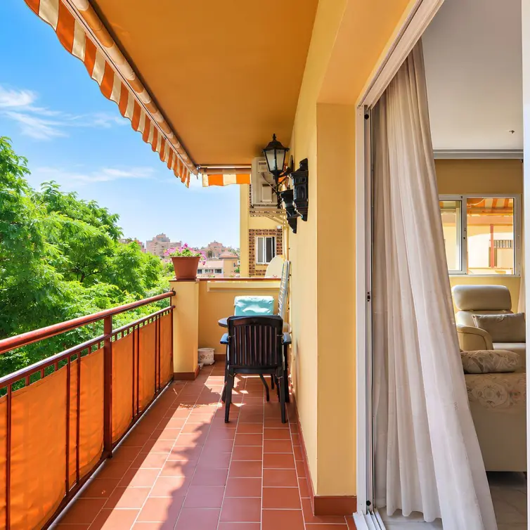 Sale of middle floor apartment in Fuengirola