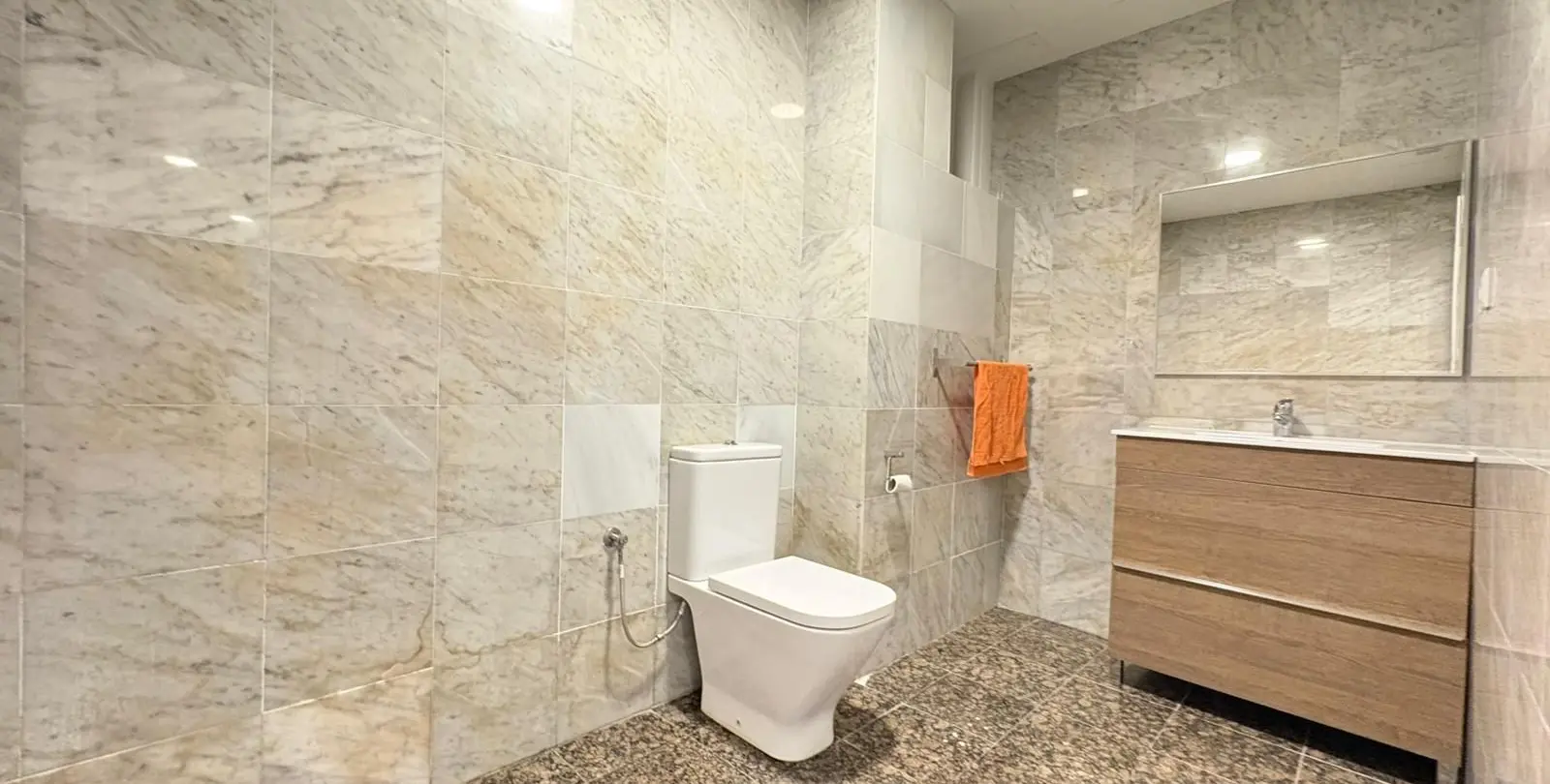 Sale of commercial premises in Marbella 8