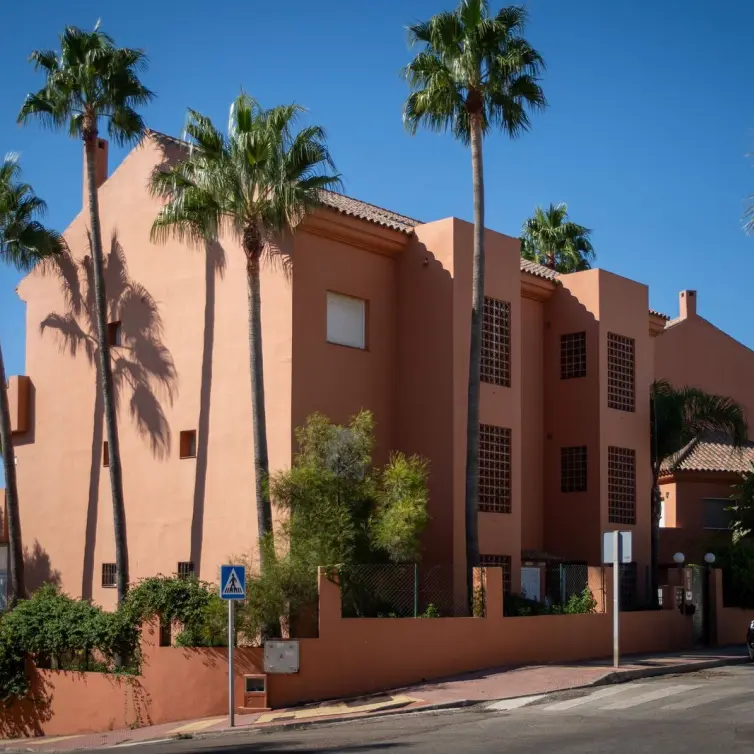 Продажа апартаментов на среднем этаже в Estepona