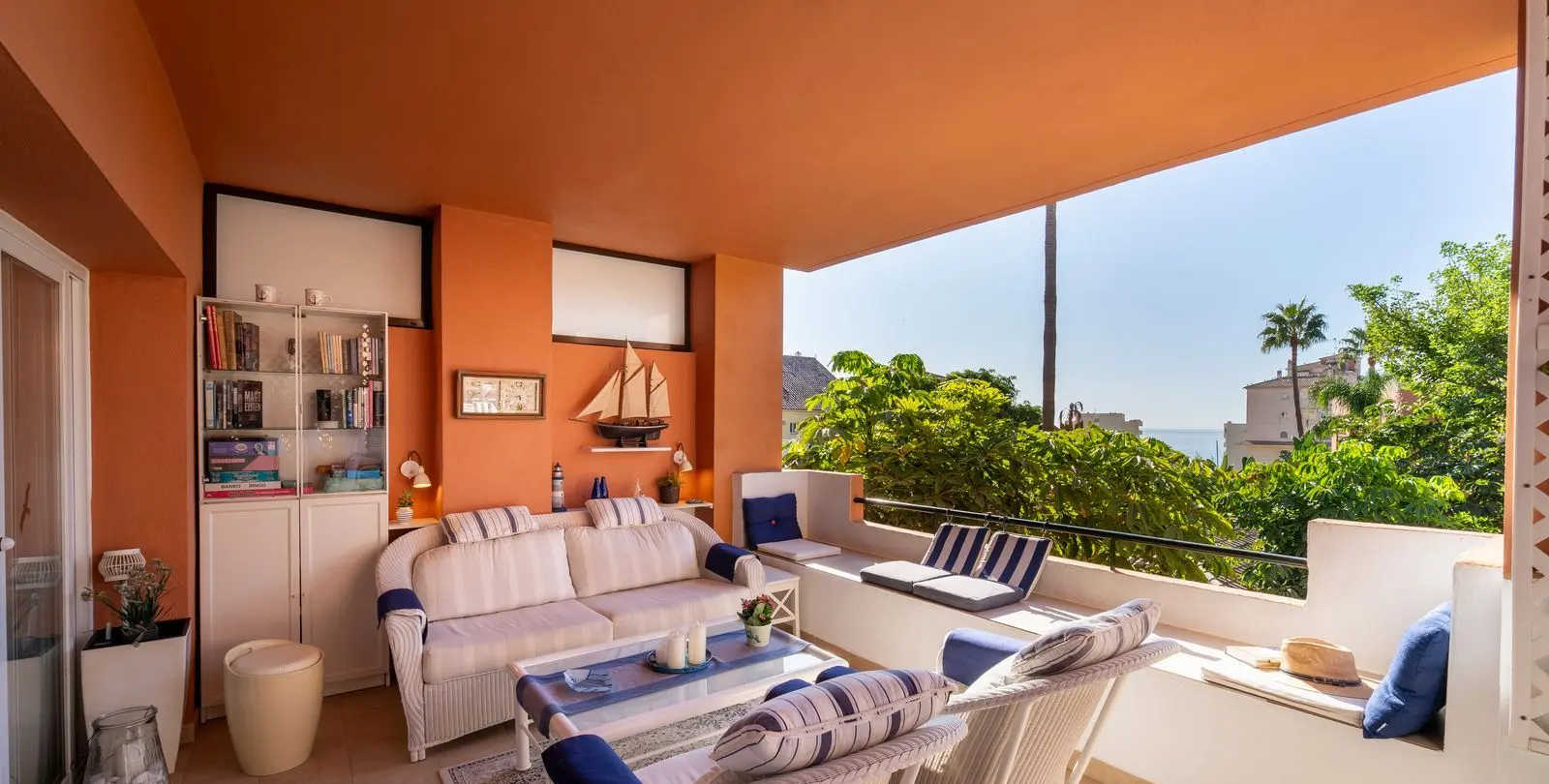 Продажа апартаментов на среднем этаже в Estepona 2