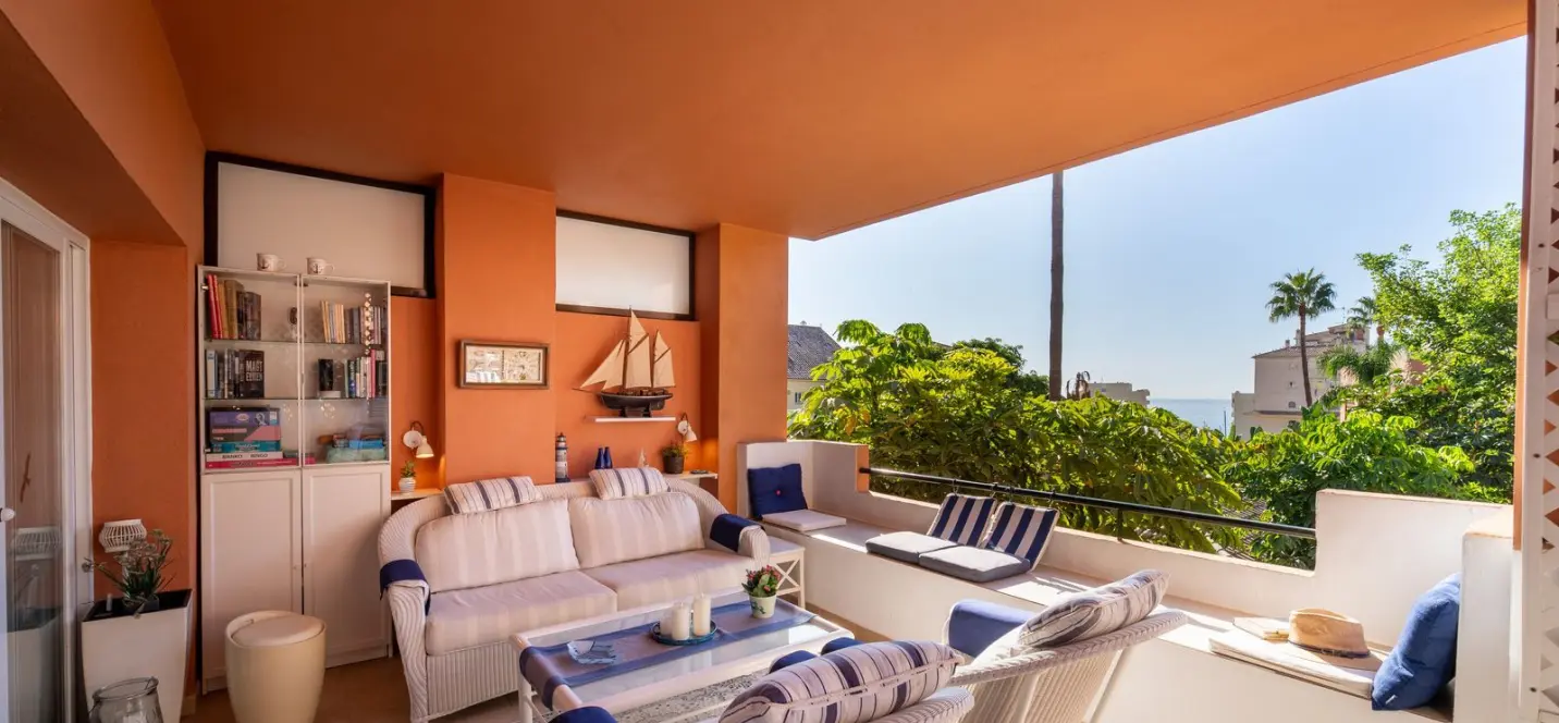 Продажа апартаментов на среднем этаже в Estepona 1