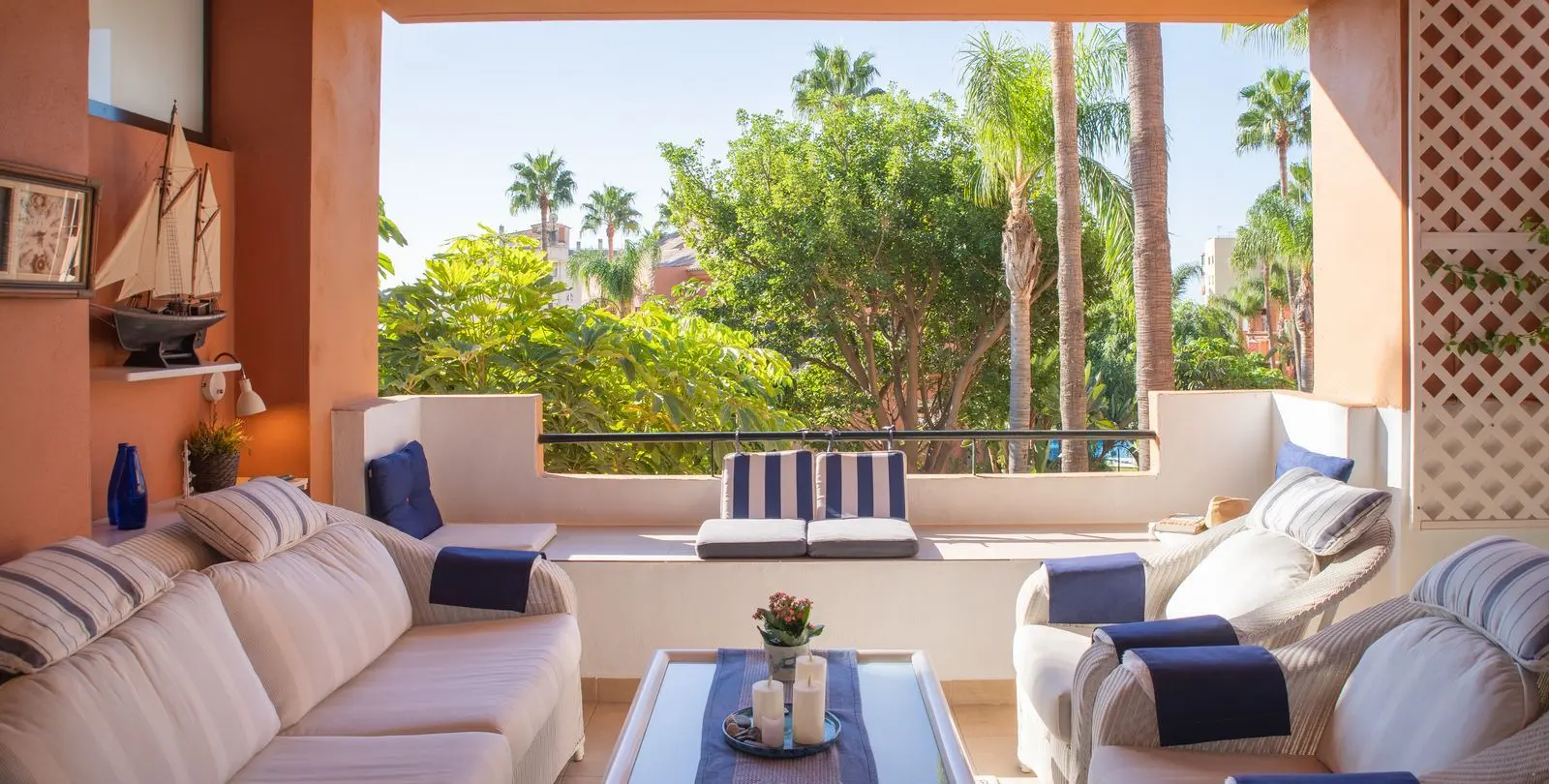 Продажа апартаментов на среднем этаже в Estepona 3
