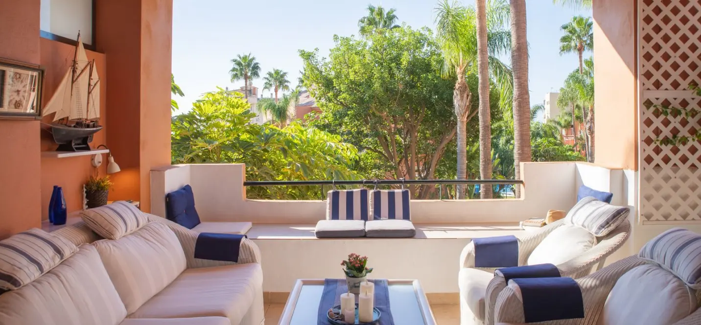 Продажа апартаментов на среднем этаже в Estepona 2
