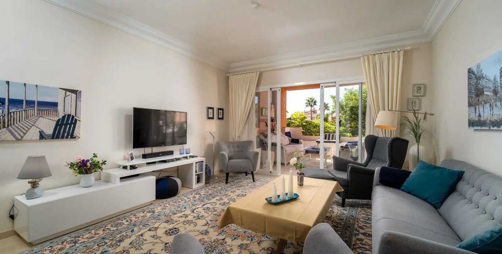 Продажа апартаментов на среднем этаже в Estepona 4