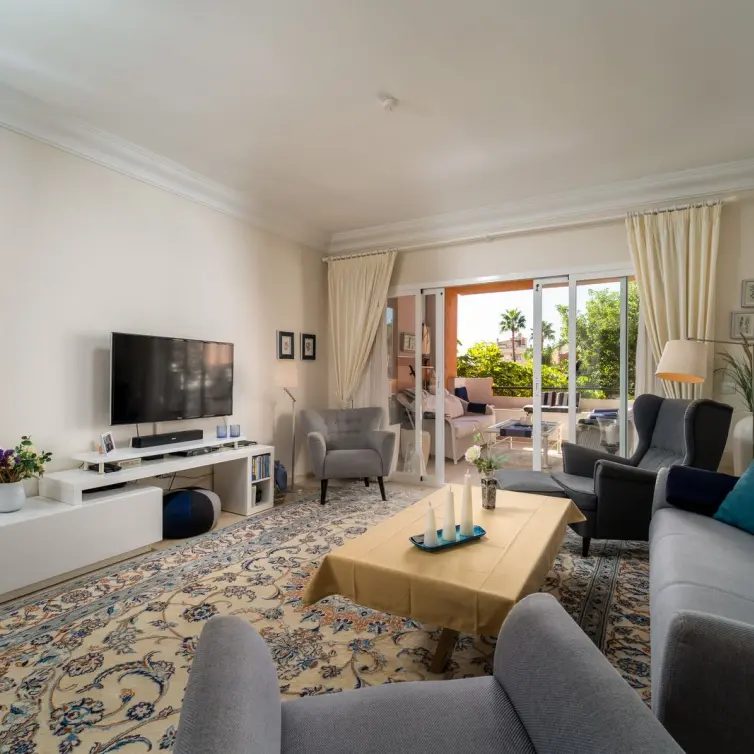 Продажа апартаментов на среднем этаже в Estepona