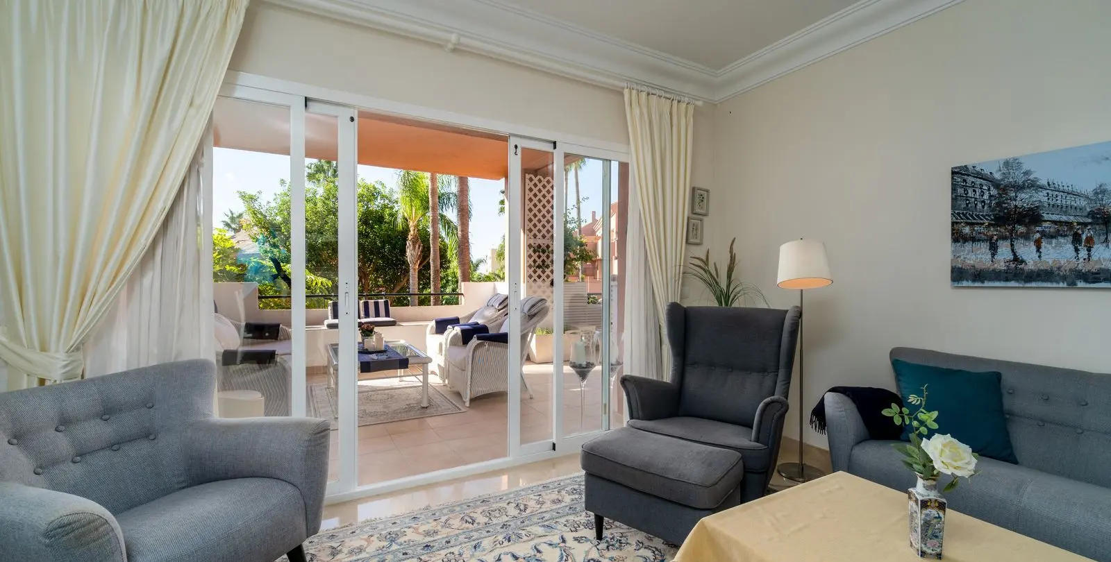 Продажа апартаментов на среднем этаже в Estepona 5