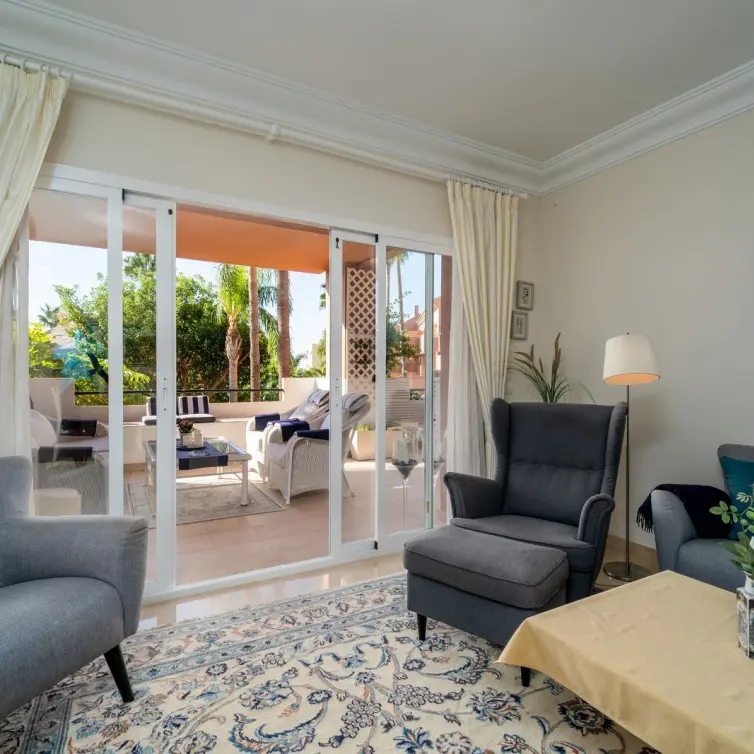 Продажа апартаментов на среднем этаже в Estepona