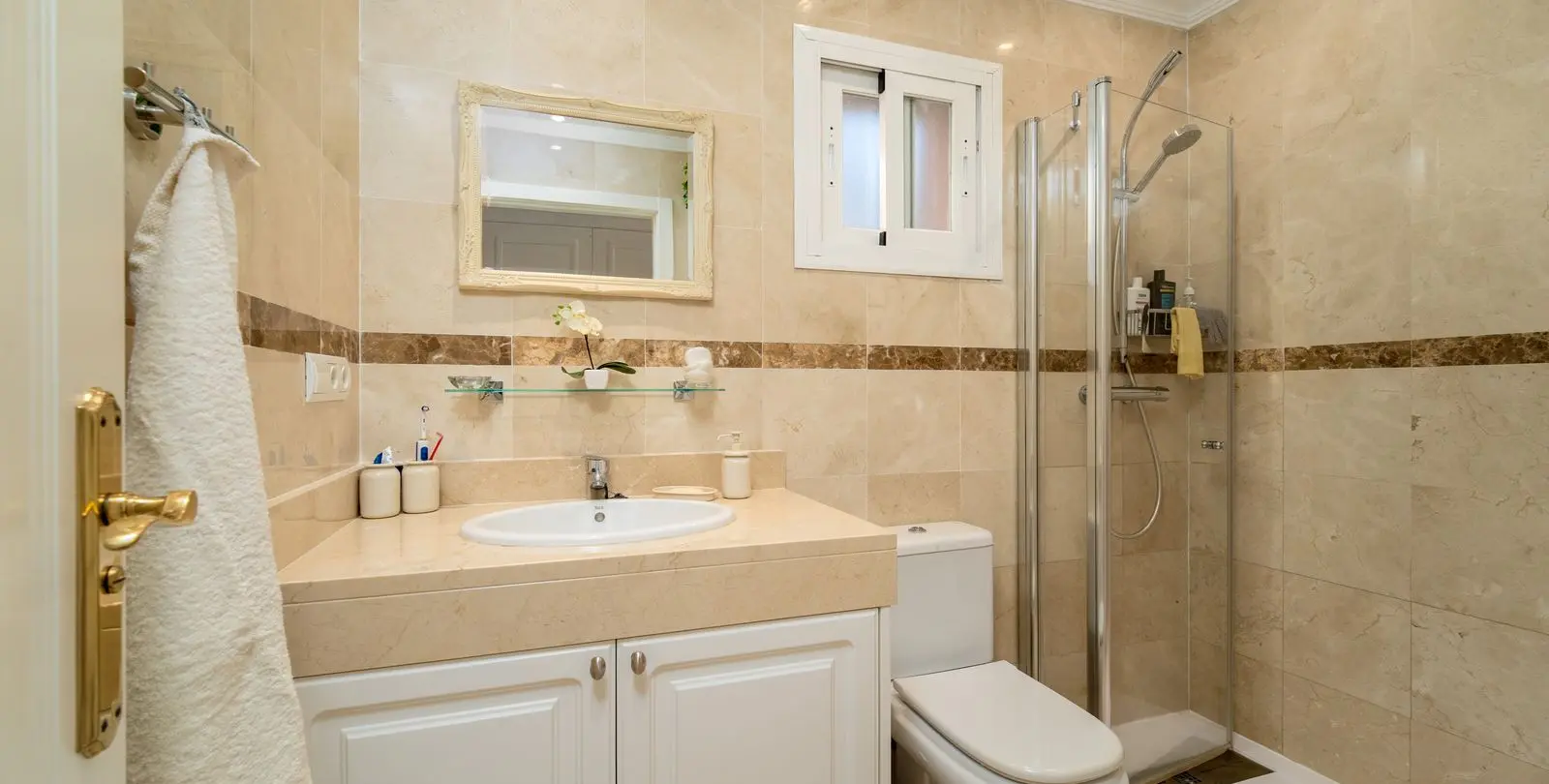 Продажа апартаментов на среднем этаже в Estepona 11