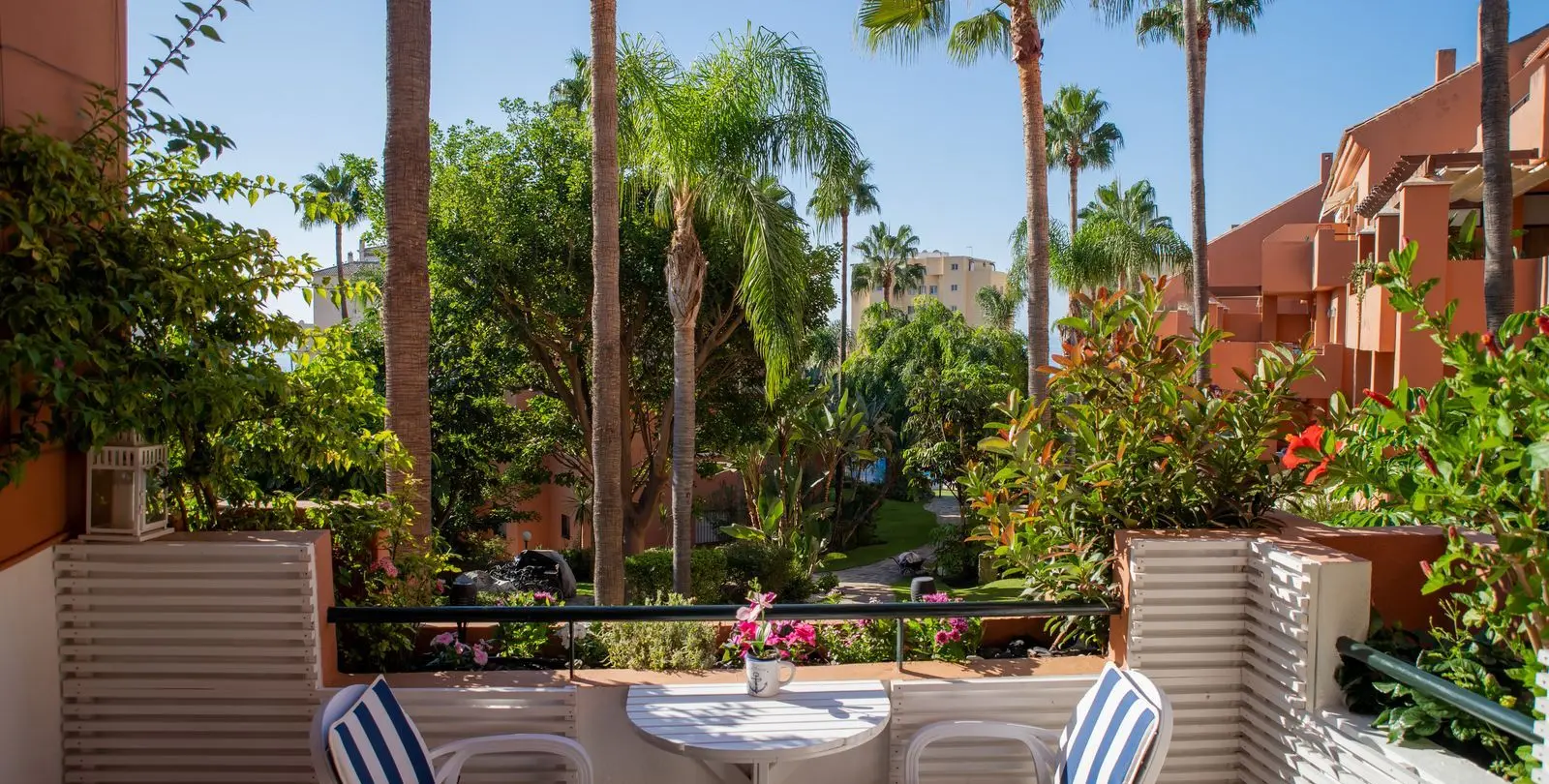 Продажа апартаментов на среднем этаже в Estepona 17