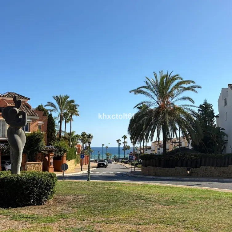 Venta de apartamento en planta media en Bahía de Marbella