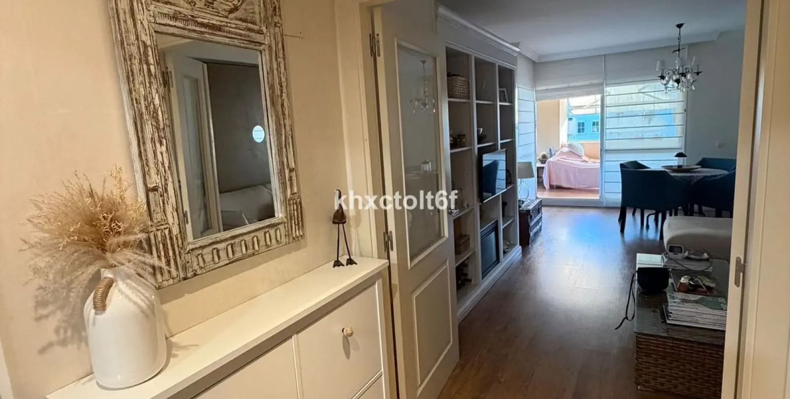 Venta de apartamento en planta media en Bahía de Marbella 4