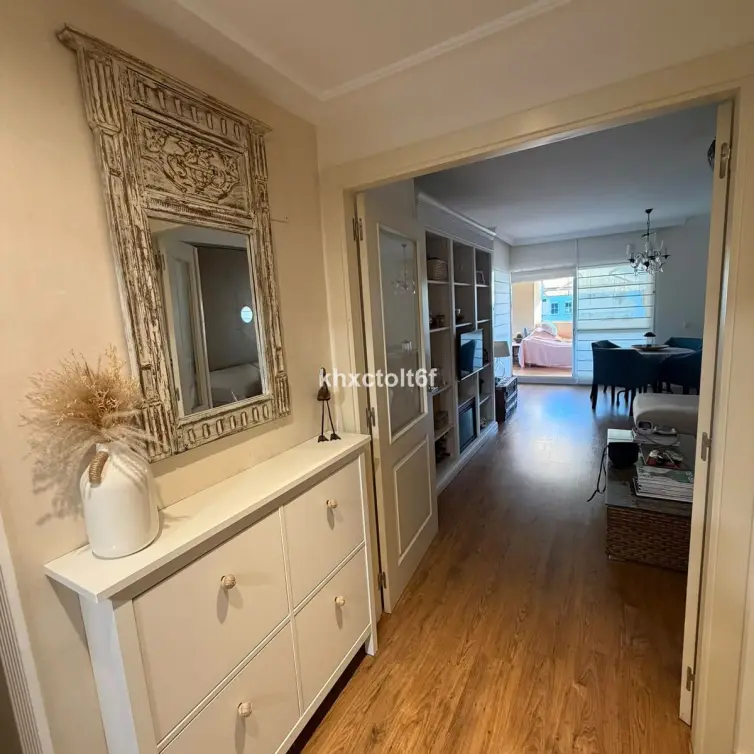 Venta de apartamento en planta media en Bahía de Marbella