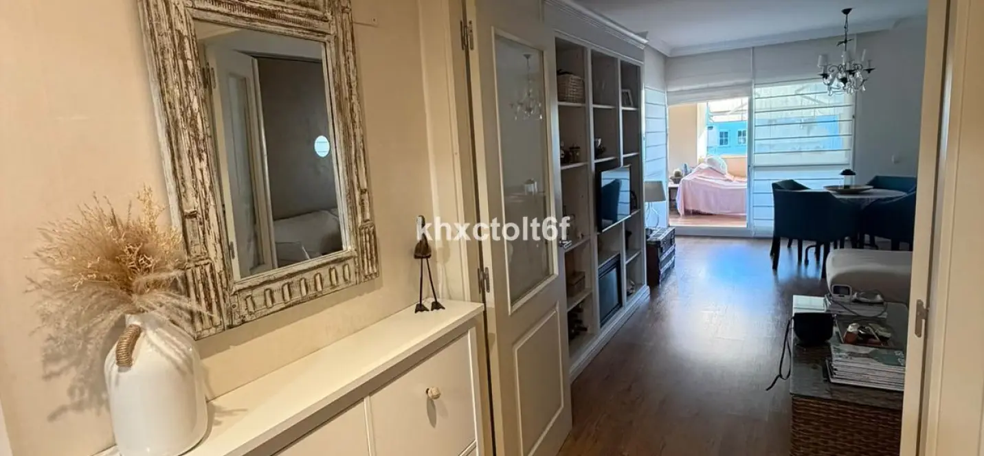 Venta de apartamento en planta media en Bahía de Marbella 3