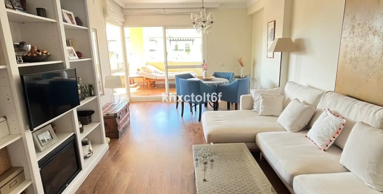 Venta de apartamento en planta media en Bahía de Marbella 6