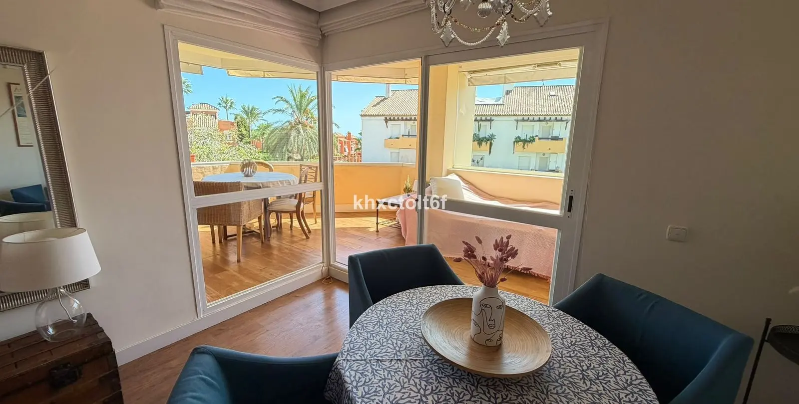 Venta de apartamento en planta media en Bahía de Marbella 9