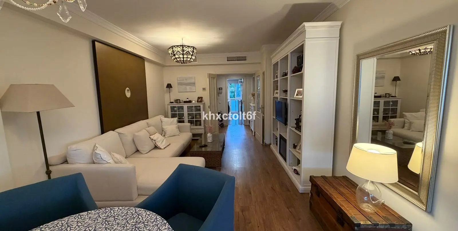 Venta de apartamento en planta media en Bahía de Marbella 10