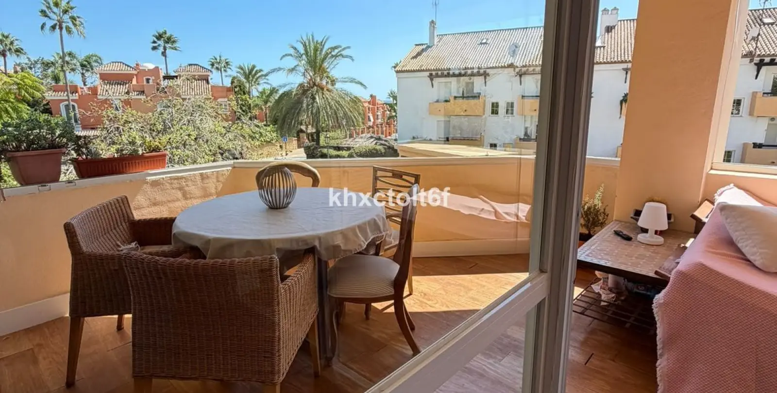 Venta de apartamento en planta media en Bahía de Marbella 11