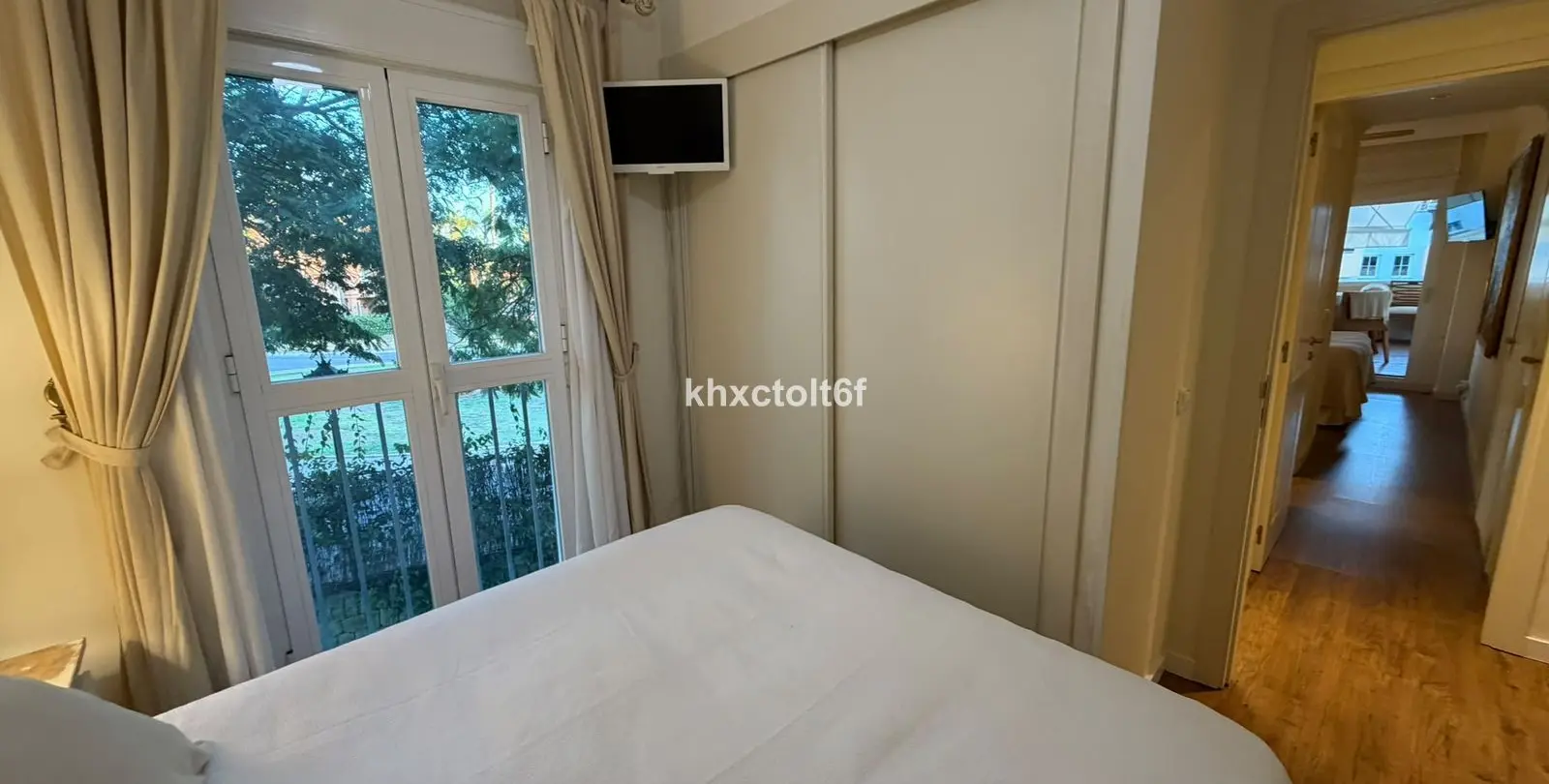 Venta de apartamento en planta media en Bahía de Marbella 16