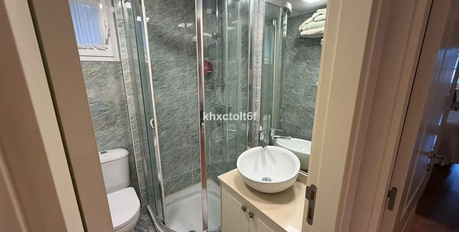 Venta de apartamento en planta media en Bahía de Marbella 18