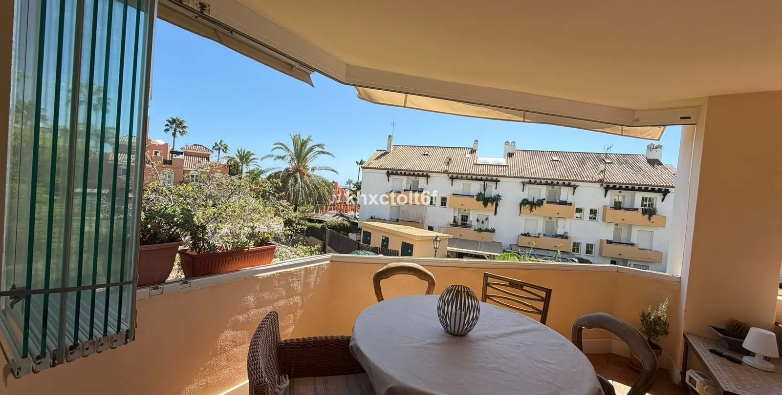 Venta de apartamento en planta media en Bahía de Marbella 23