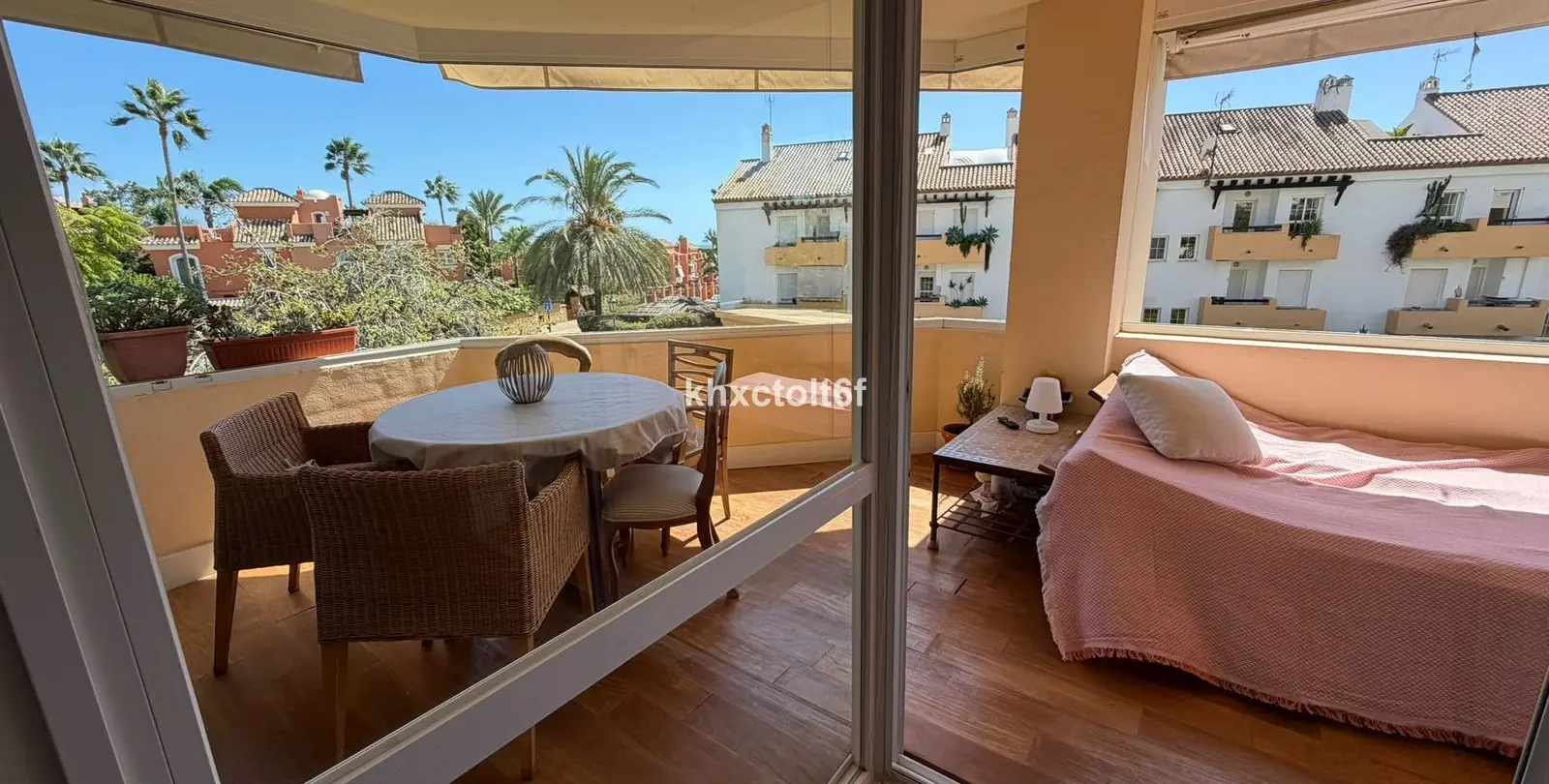 Venta de apartamento en planta media en Bahía de Marbella 24