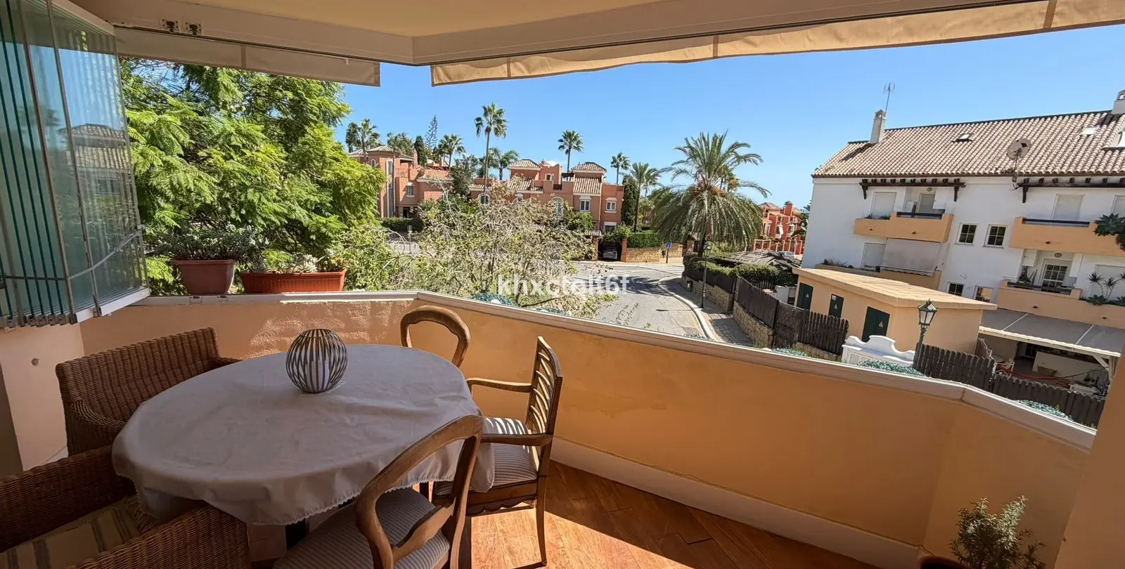 Venta de apartamento en planta media en Bahía de Marbella 25