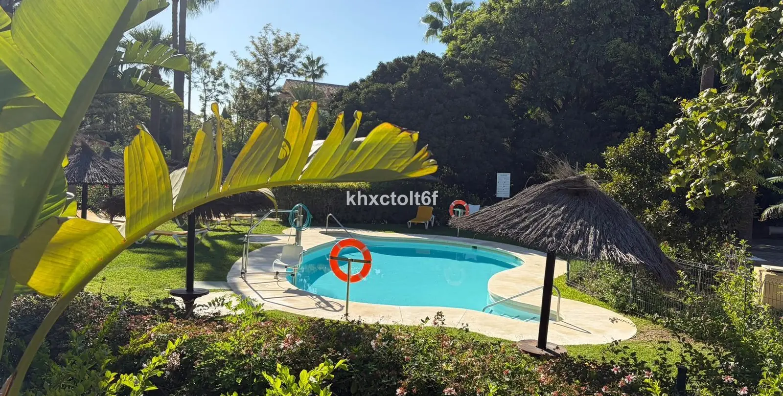 Venta de apartamento en planta media en Bahía de Marbella 28