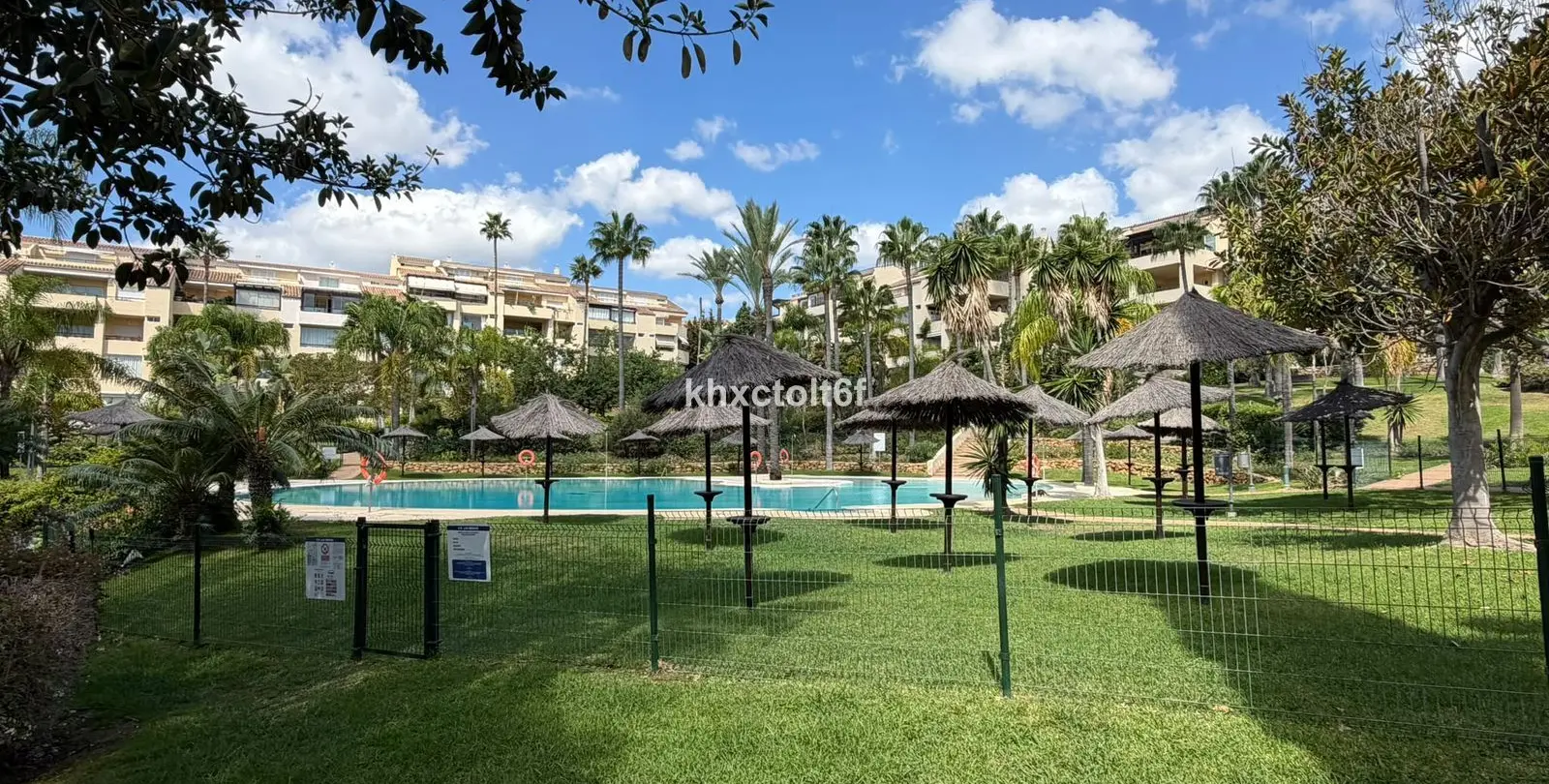 Venta de apartamento en planta media en Bahía de Marbella 29