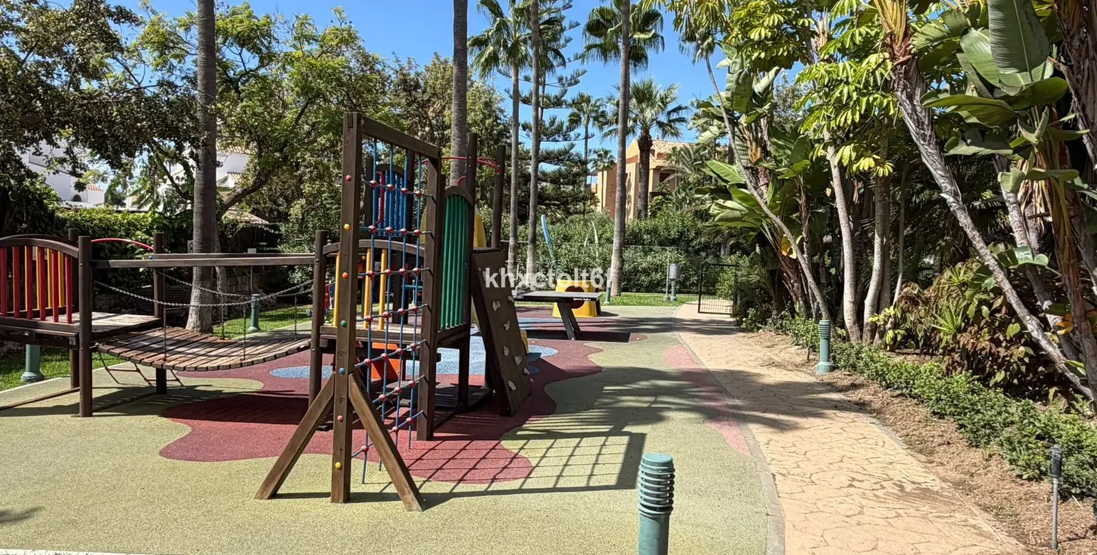 Venta de apartamento en planta media en Bahía de Marbella 31