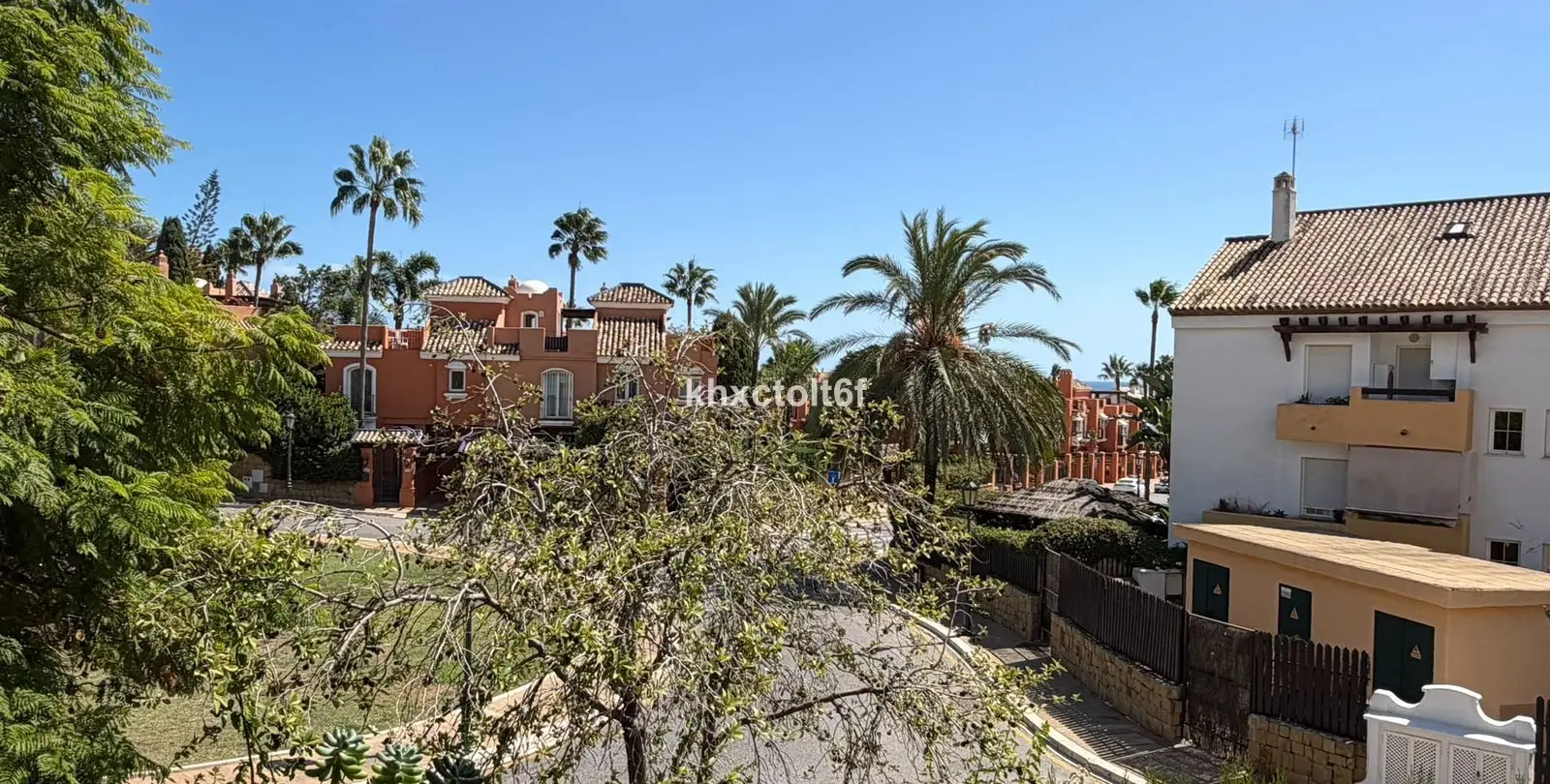 Venta de apartamento en planta media en Bahía de Marbella 33