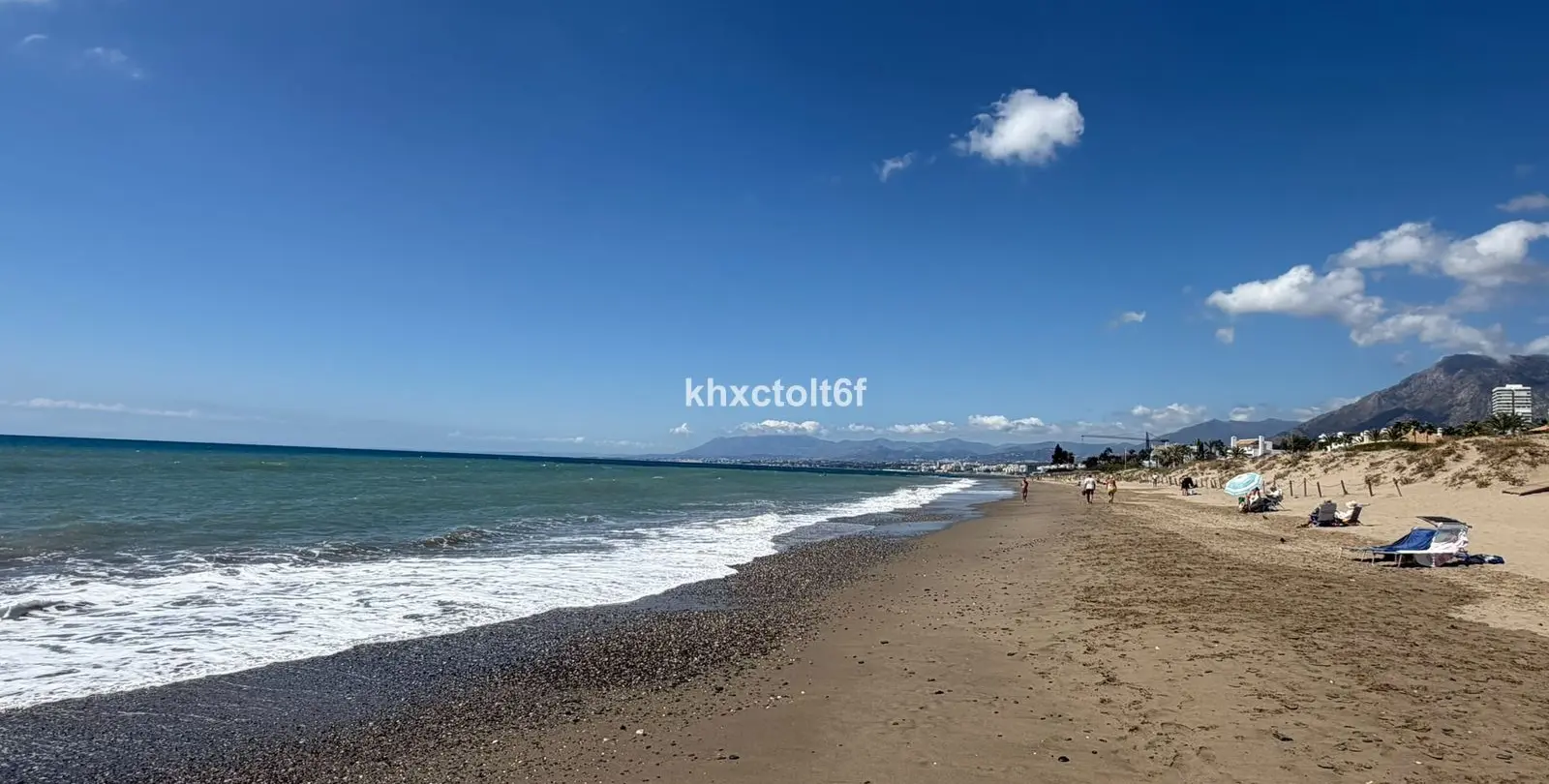 Venta de apartamento en planta media en Bahía de Marbella 37