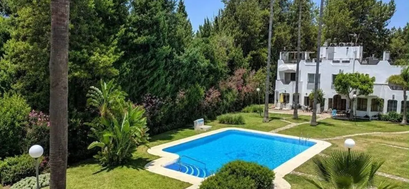 Sale of townhouse in Nueva Andalucía 0