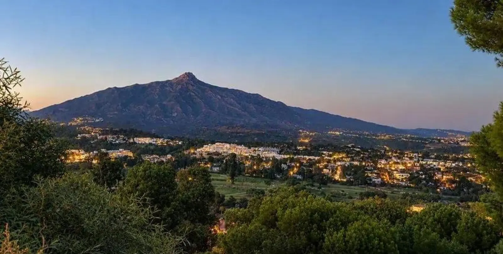 Sale of townhouse in Nueva Andalucía 28