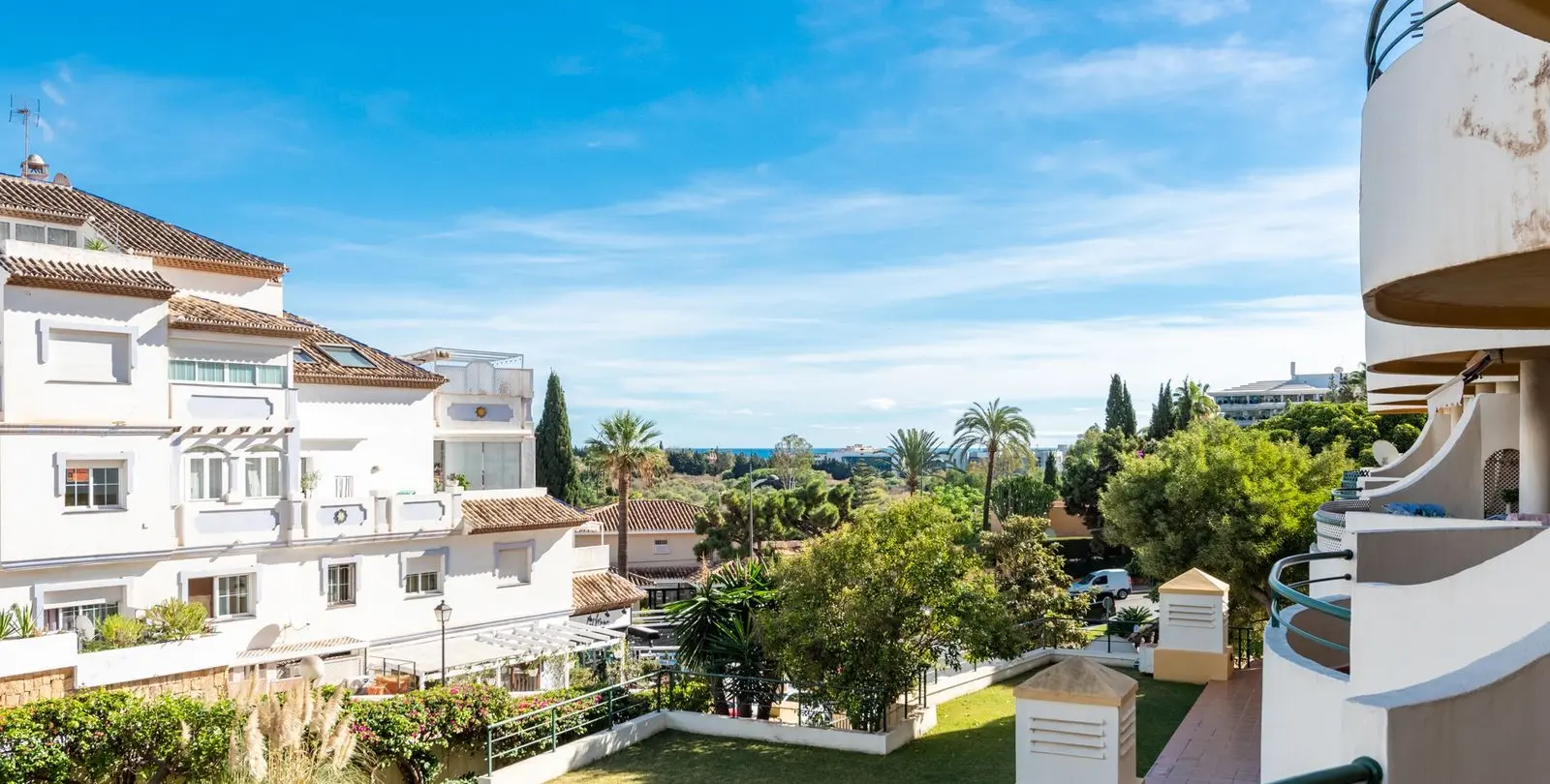 Sale of duplex in Nueva Andalucía 21