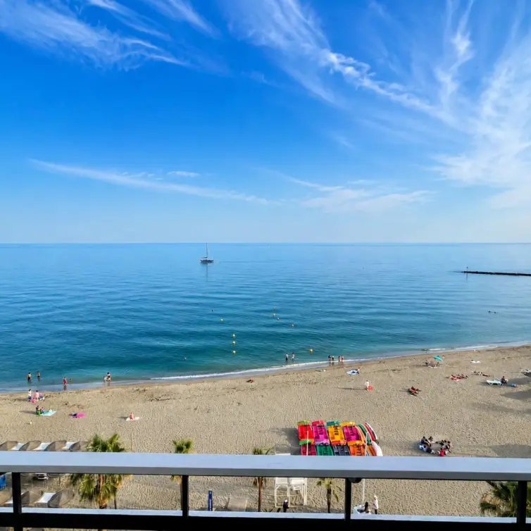 Venta de apartamento en planta media en Marbella