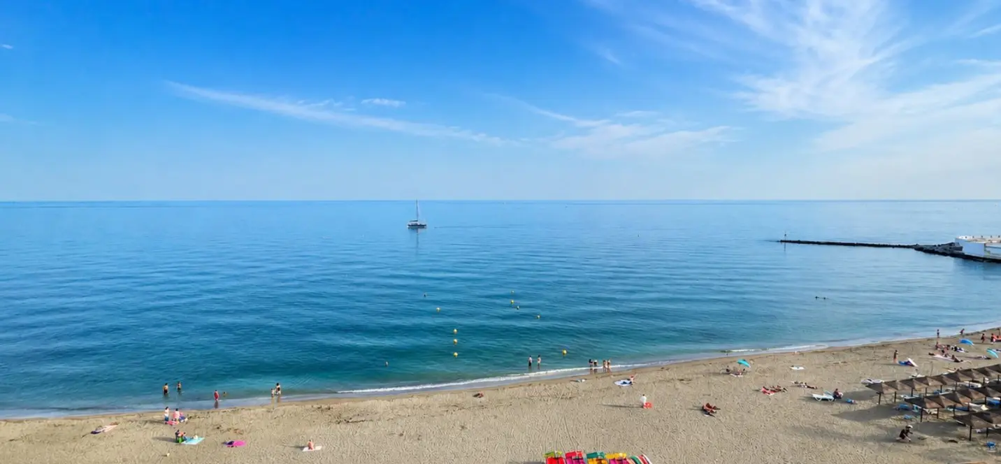 Venta de apartamento en planta media en Marbella 0