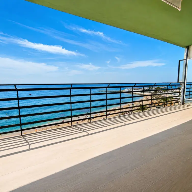 Venta de apartamento en planta media en Marbella