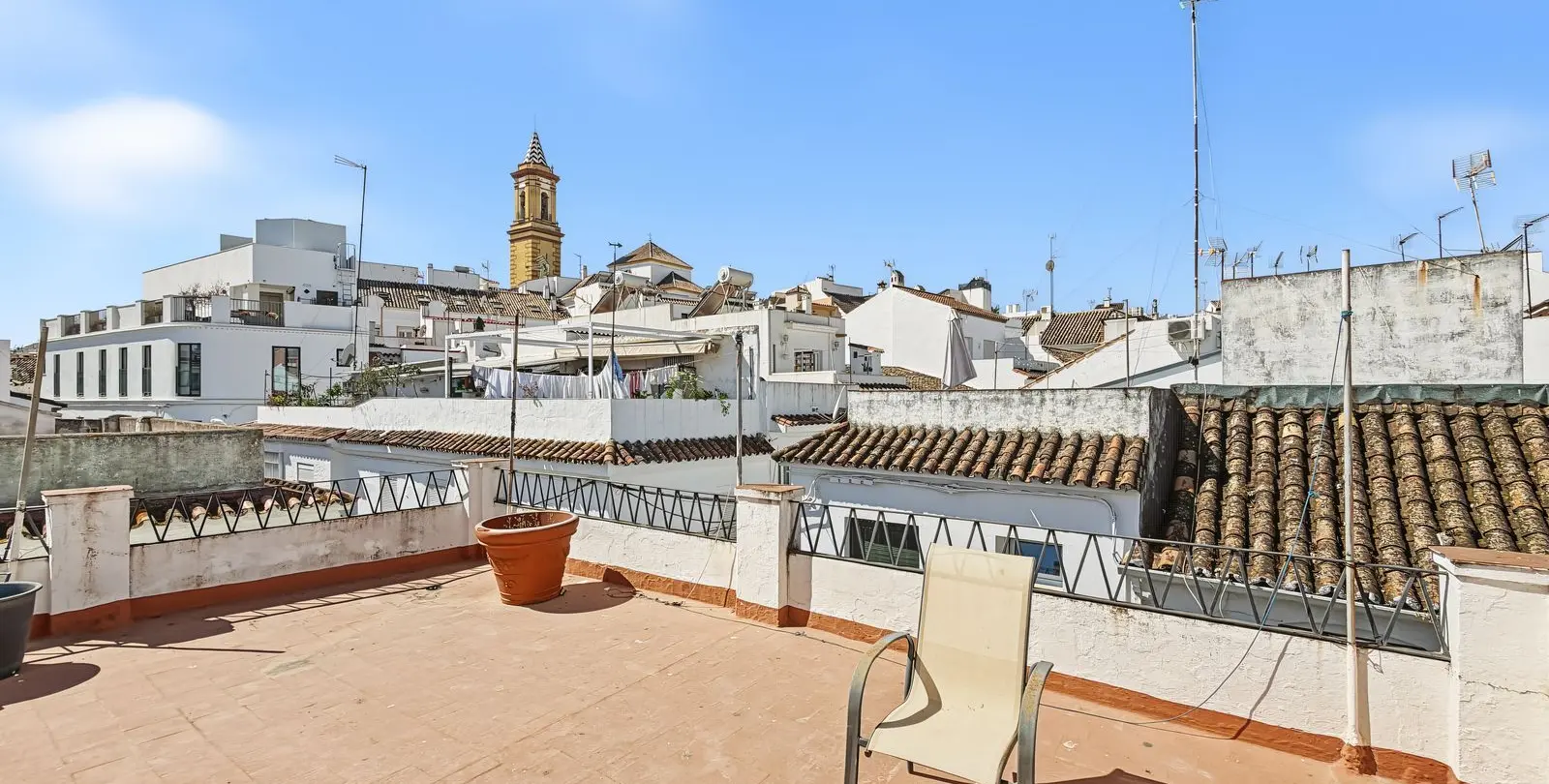 Продажа дома на две семьи в Estepona 2